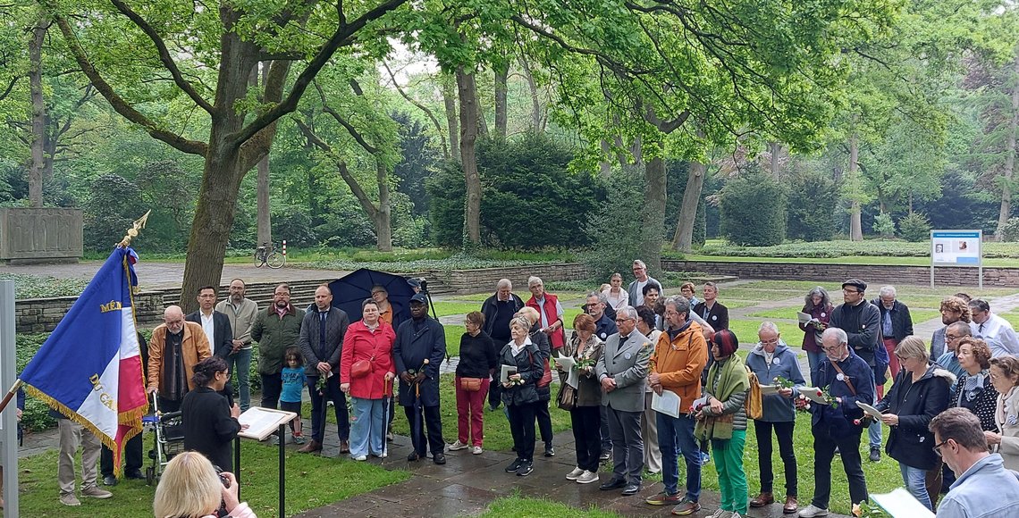 Einweihung Geschichts-und Erinnerungstafeln auf dem Osterholzer Friedhof