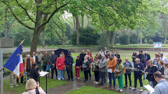 Einweihung Geschichts-und Erinnerungstafeln auf dem Osterholzer Friedhof